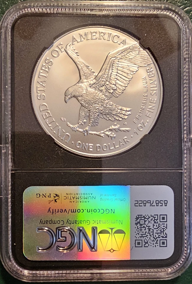 Serie Signature Donald J. Trump 2024 $1 Silver Eagle primera versión como nuevo 70 Foto 2 de 4