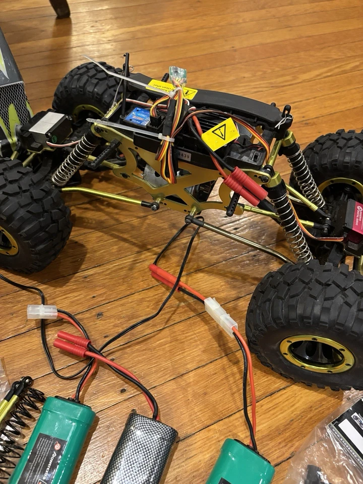 Exceed Rc 1/10 Scale Maxstone 10 Rc Rock Crawler Not Tested Massive Machine - Image 4 of 4