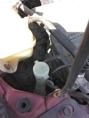Used Washer Fluid Reservoir fits: 2010 Mazda CX-9 large capacity level sensor Gr