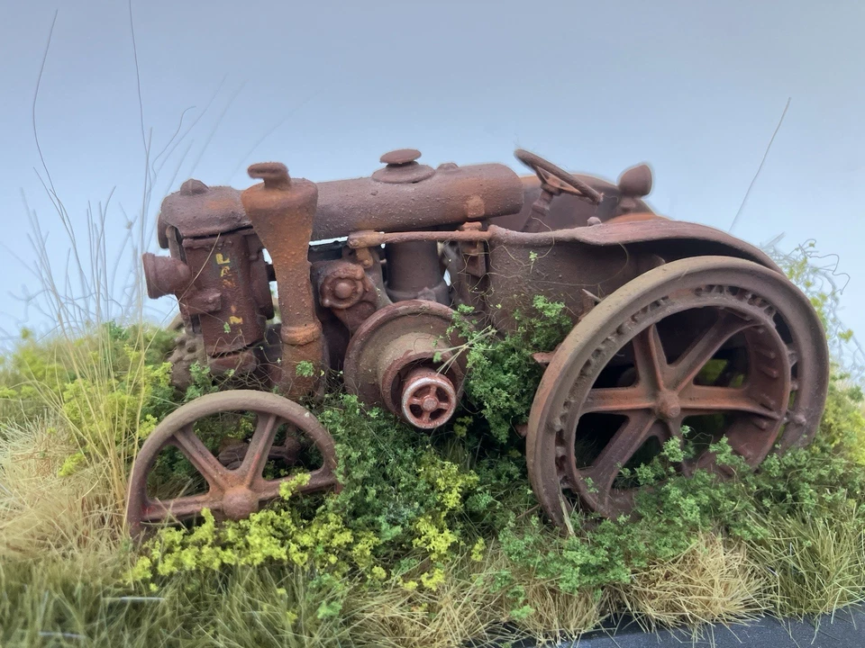 Weathered Barn Find 1934 Super Landini Tractor Universal Hobbies 1/43 - Image 4 of 4