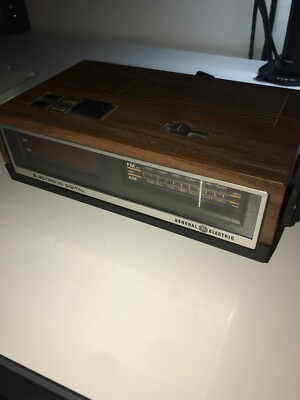 Vintage 80s General Electric 7-4640a Am FM Digital Alarm Clock