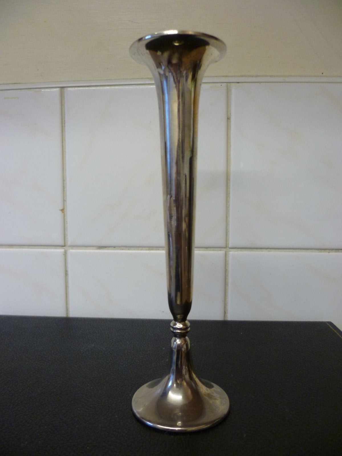 A VINTAGE, SILVER PLATED BUD VASE. By 'HIGHLAND'. SILVER PLATED