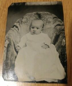 Antique-Vintage-Tin-Type-Tintype-Photo-Young-Baby-Girl