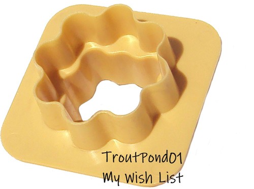 Tupperware Mini Cookie Cutter Canape Dough Cheese Cutter Gadget Vtg Wheat New - Picture 3 of 4