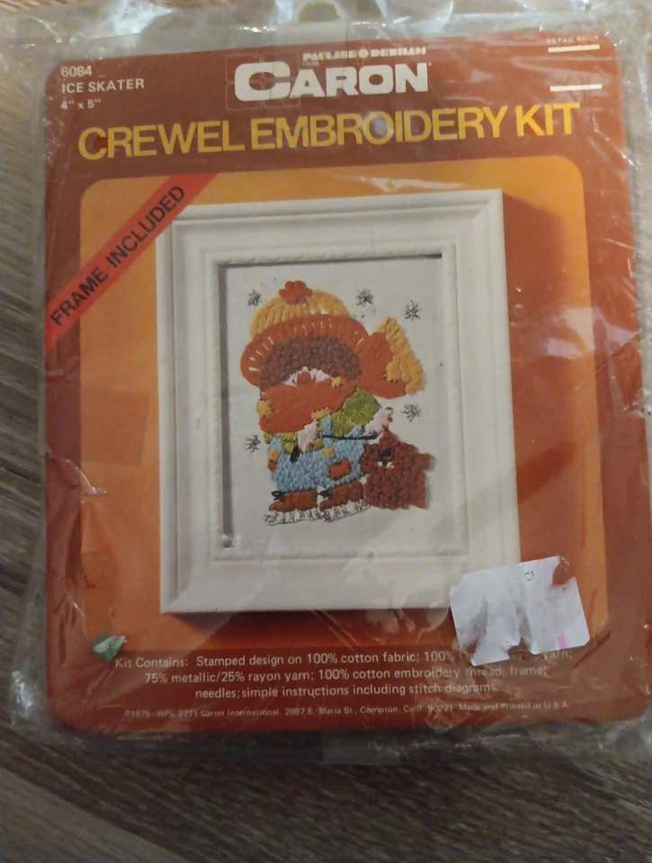 De colección (1975) Kit de Bordado Caron Crewel #6084, Patinador sobre Hielo de 4" x 5" con Marco NUEVO  Foto 2 de 3
