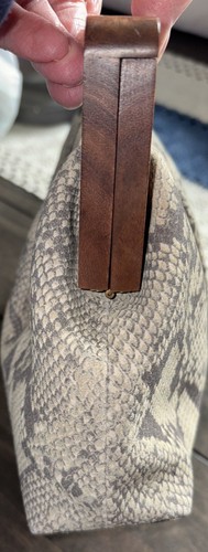 Banana Republic Damen-Clutch Wildleder/Holz gebraucht, in einwandfreiem Zustand - Bild 9 von 9