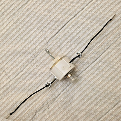 Dipole Center Assembly