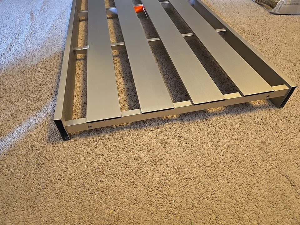 Sofá exterior Zuo moderno cosmopolita marco de aluminio * NUEVO SIN COJINES Foto 3 de 4