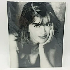 AMANDA PAYS  HEAD SHOT