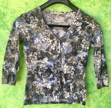 🎁 Burberry small scoop neck 3/4 sleeve delicate muted blossom artwork top EUC!