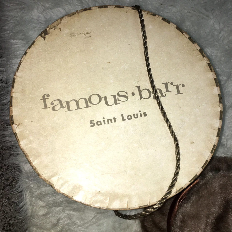 Famous Barr & Mr. Joel VTG Chapéus e Caixa Conjunto Disco Circular Mondernista MCM Pele 4 Pçs - Imagem 3 de 4