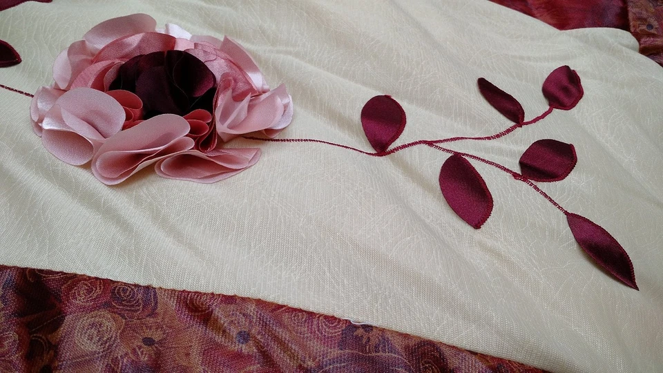 Juego de edredón DaDa ropa de cama brillante floral borgoña rubí rojo flores peso medio Foto 4 de 4