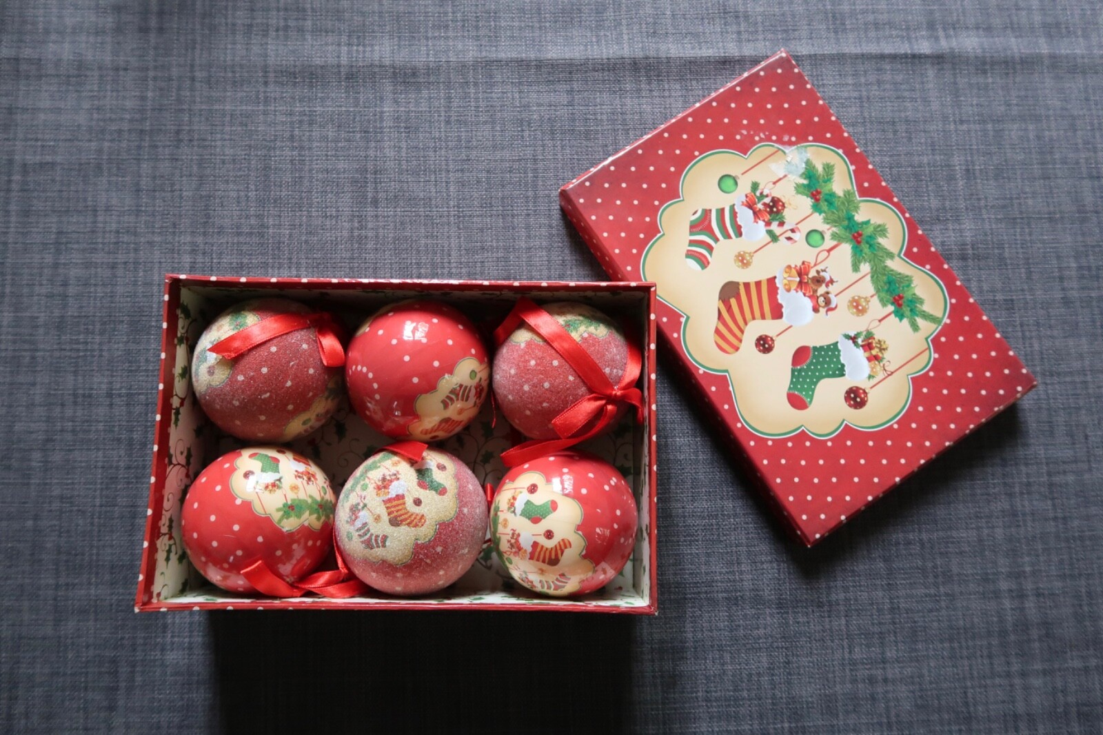 6 Boules de Noël traditionnelles pour créer la magie du sapin en famille