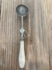 Antique Vintage Gilchrist No. 31 Ice Cream Scoop 10 3/4” Wood Handle 2” Scooper