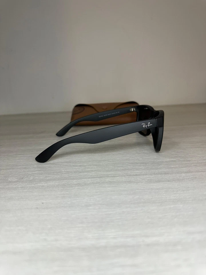 Ray-Ban Justin Classic Polarizzate 622/T3 Occhiali da Sole- Grigio Sfumata, 54mm - Image 3 of 4