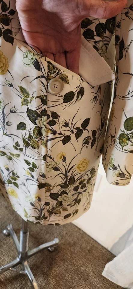 Ann Taylor Green, Ivory And Pale Yellow Floral Lined Trench Coat Sz. Large - Image 4 of 4