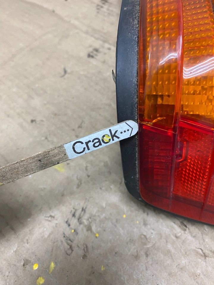 Luz trasera lateral del pasajero derecho Mercedes-Benz W126 1986 a 1991 OEM O3729 DW Foto 4 de 4