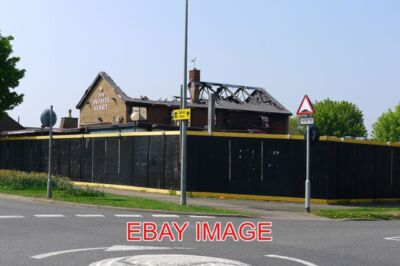 FOTO DER WEISSE HART BLETCHLEY DIE ÜBERRESTE NACH EINEM BRAND ZERSTÖRTEN DAS INNERE