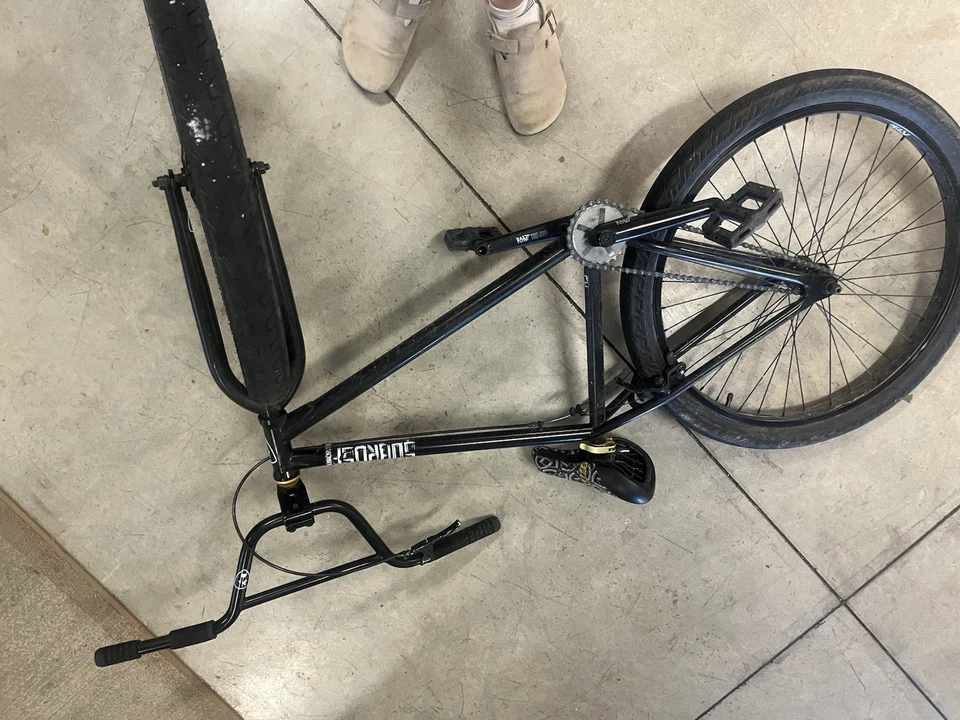 Black Subrosa Rant 26’ One Speed Wheelie Bike. Lightly Used Good Condition - Image 2 of 4