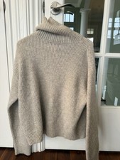 H  M sweater size medium