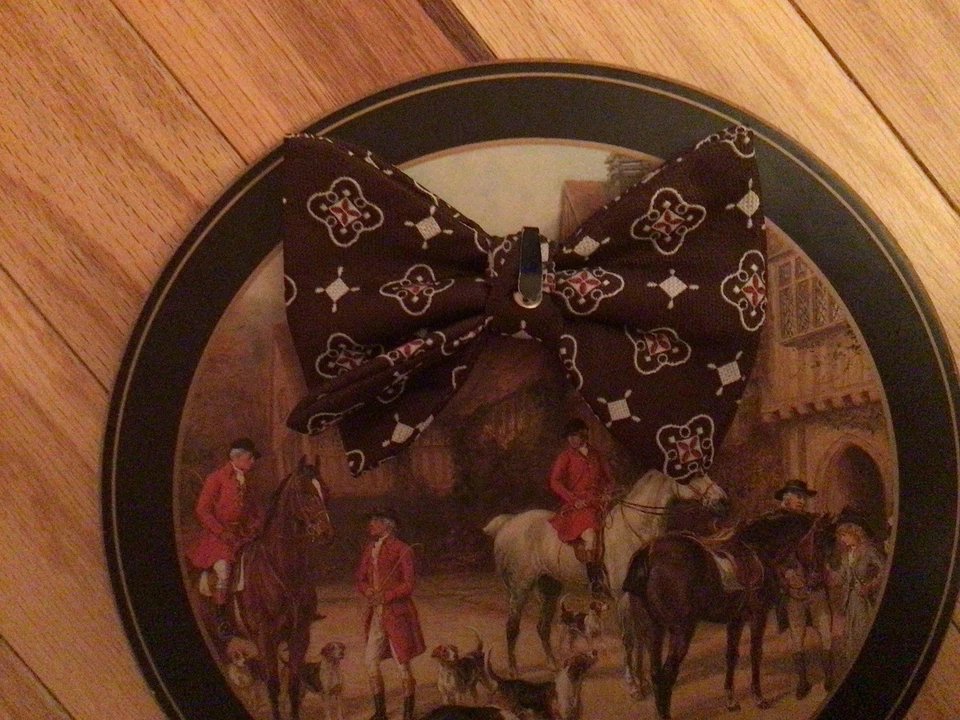 Vintage Brown Bow Tie 1970s Oversized Large Butterfly Clip On - Image 2 of 2