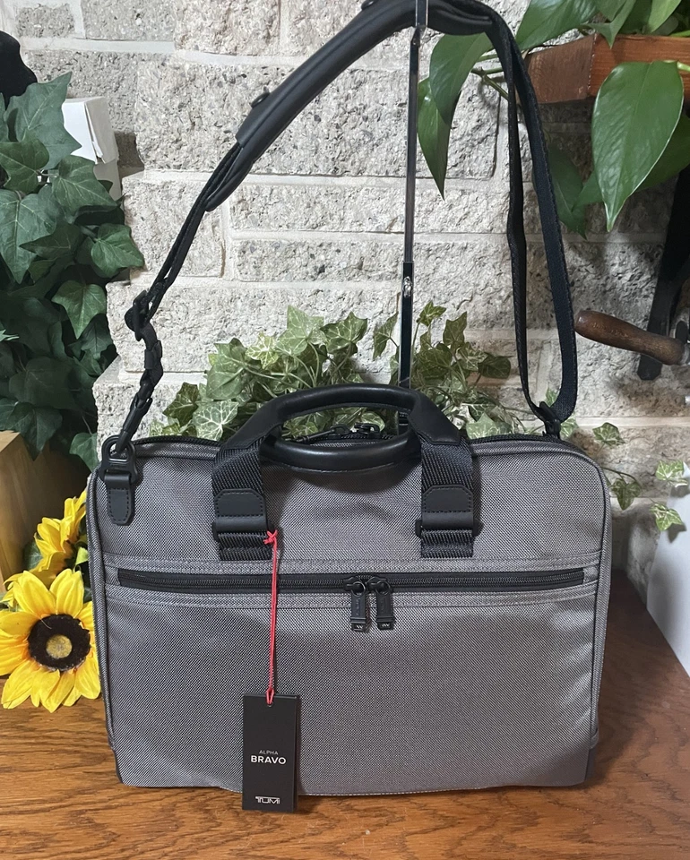 NWT TUMI ACADEMY ALPHA BRAVO BRIEFCASE LAPTOP CARRY ON TRAVEL BAG - Image 3 of 4