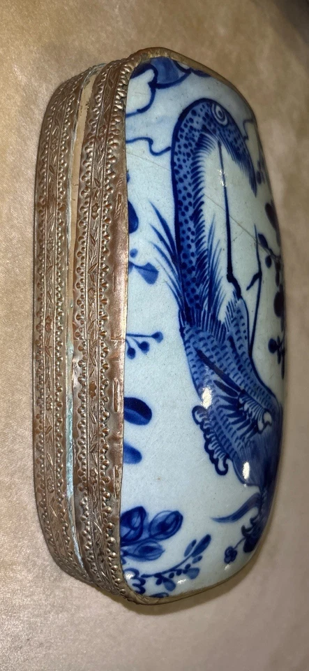 Antiga caixa de porcelana chinesa azul e branca Phoenix com montagem prata - Imagem 2 de 4