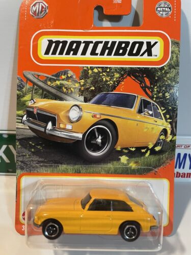 MGB GT 1971 cupé amarillo caja de cerillas 73/100 nuevo en paquete 1:64 - Imagen 1 de 2