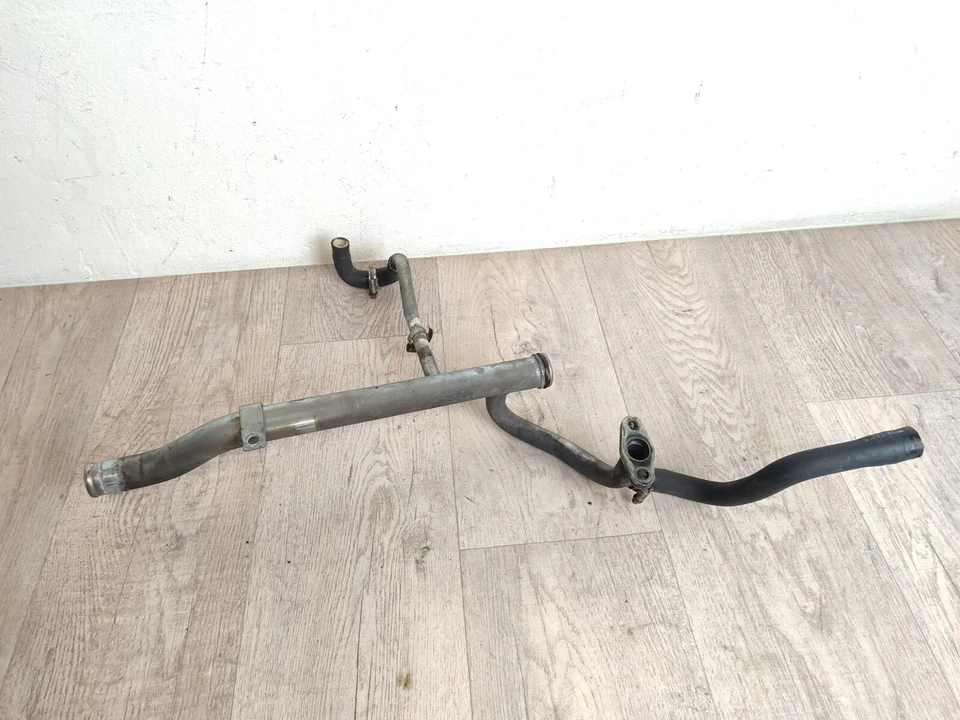 Tubo de refrigerante tubo de refrigerante Volvo V70 II S60 I XC70 D5244T 30713474 8670250 - Imagen 2 de 2