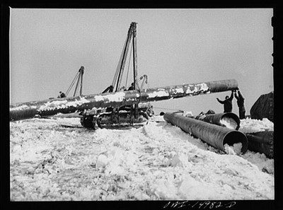 Pennsylvania 1942 Emergency Oil Pipeline Construction Men Lifting Pipe