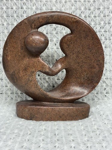 Savon sculpté à la main pierre sculpture Shona Ukama "Cercle d'amour" fabriqué au Zimbabwe - Photo 1/3