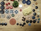 Lot Vintage 75+ Buttons Lucite Celluloid Plastic  Metal — photo 3