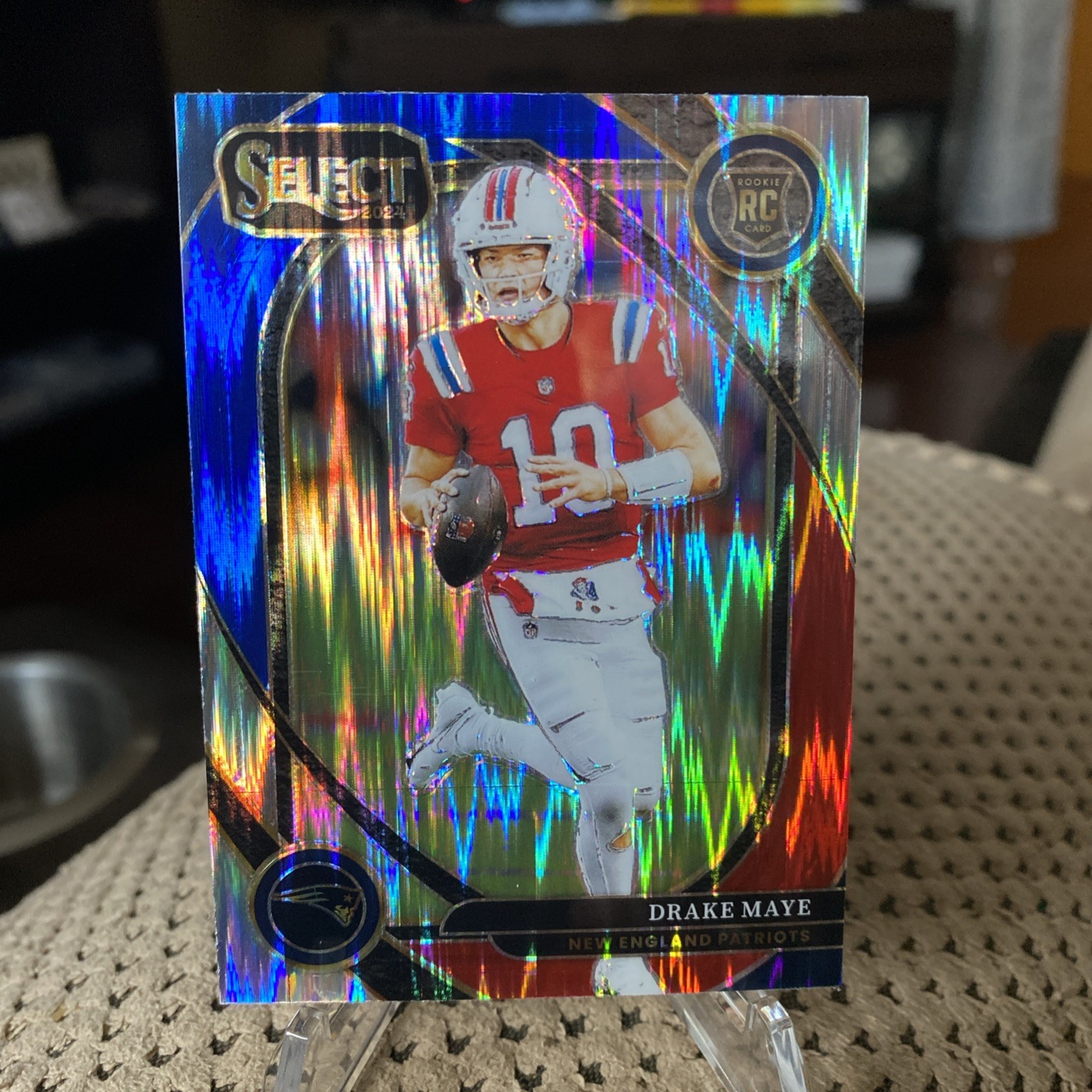 2024 Panini Select - Club Level Drake Maye #218 Red & Blue Shock Prizm (RC)