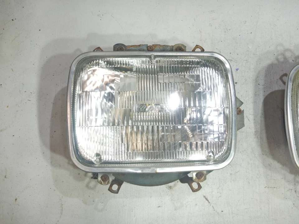 Jeep Grand Wagoneer SJ FSJ 78-91 OEM Driver Pass Head Light Bucket Assembly Pair - Image 3 of 4