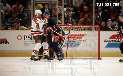 Kirk Muller & Richard Pilon - NJD vs. NYI 1990 - 35mm color slide - TJ1-021-769