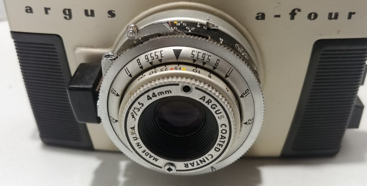Argus a-four フィルムカメラ Argus A-Four - Down the Road