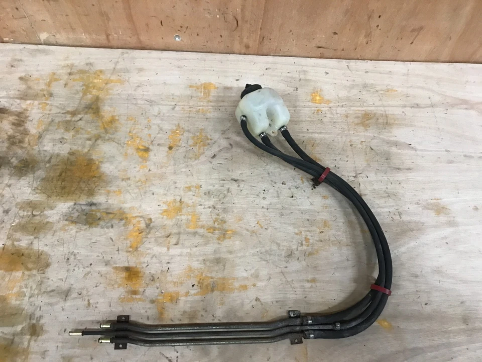 REANULT ALPINE GTA 2.5 V6 BRAKE FLUID RESERVOIR BOTTLE SENSOR INC SENSOR + PIPE - Image 2 of 4