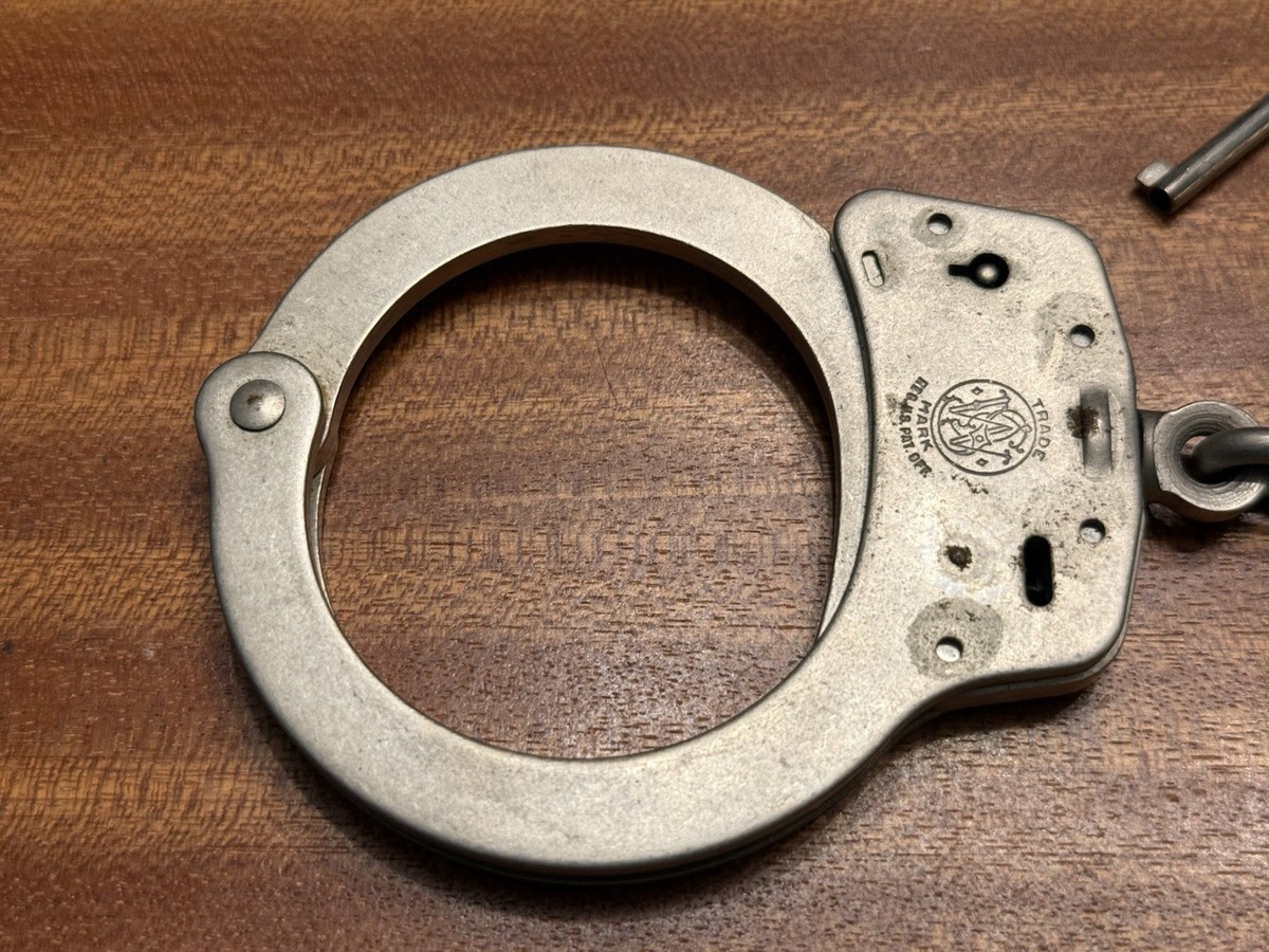 NICE Vintage Smith And Wesson Model 90 Nickel Handcuffs With Box