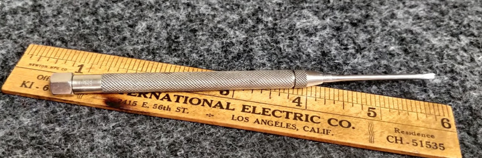 Made-in-USA vintage Lufkin 187A pocket screwdriver — a beautifully simple, pocketable piece of American tool heritage.