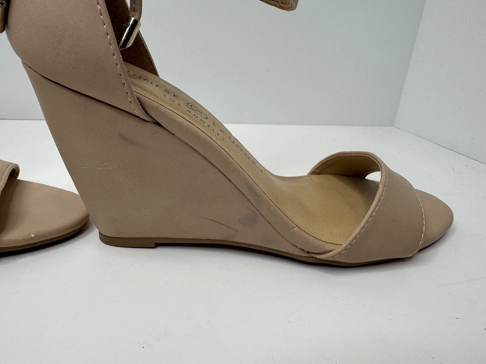 Sandalia de cuña para mujer CHINESE LAUNDRY tacón talla 6M Foto 4 de 4