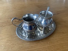Menage / K&auml;nnchen mit Tablett f&uuml;r Milch und Zucker / versilbert