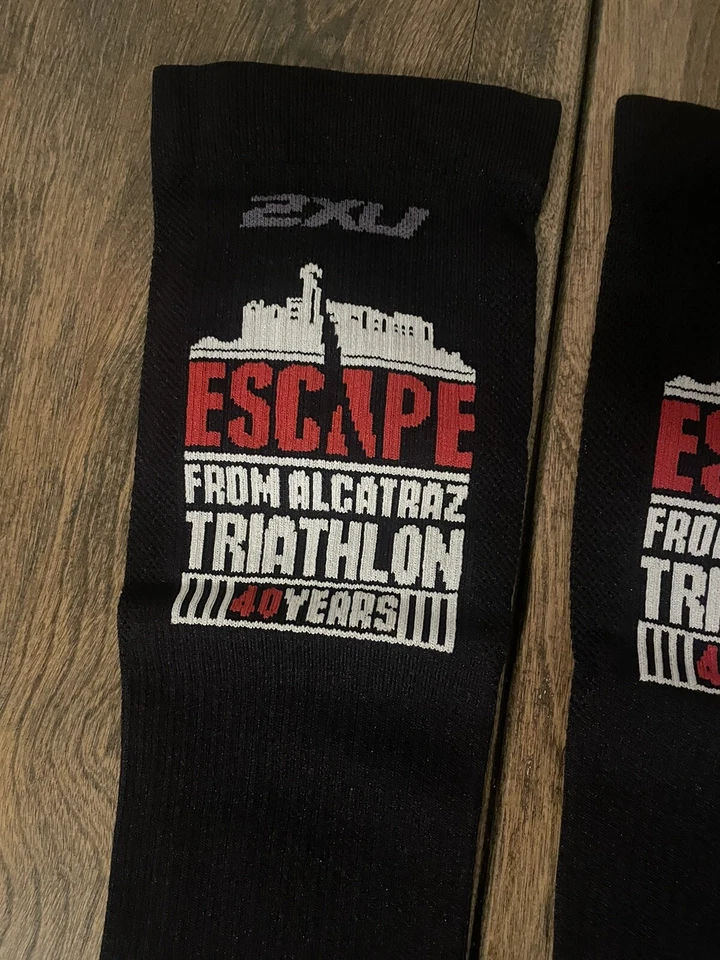 2XU Unisex Performance Run Compression Calf Sleeves Escape Alcatraz Black XS - Image 2 of 4