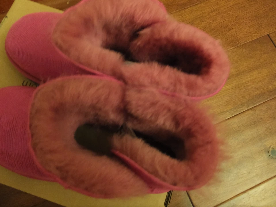 Botas UGG Mini Bailey Botón Lagarto Cálidas Invierno $140 Niños Niñas Jóvenes 3 Foto 4 de 4