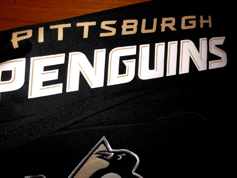 Mochila Pittsburgh Penguins NHL preta estilingue de ombro***NOVA*** - Imagem 4 de 4