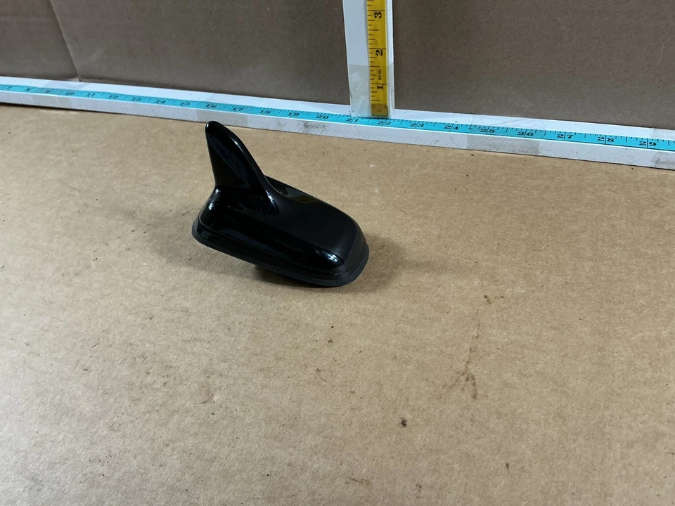 2012-2018 Audi A7 Quattro Rear Roof Shark Fin Antenna 4G0035503J OEM - Image 3 of 4