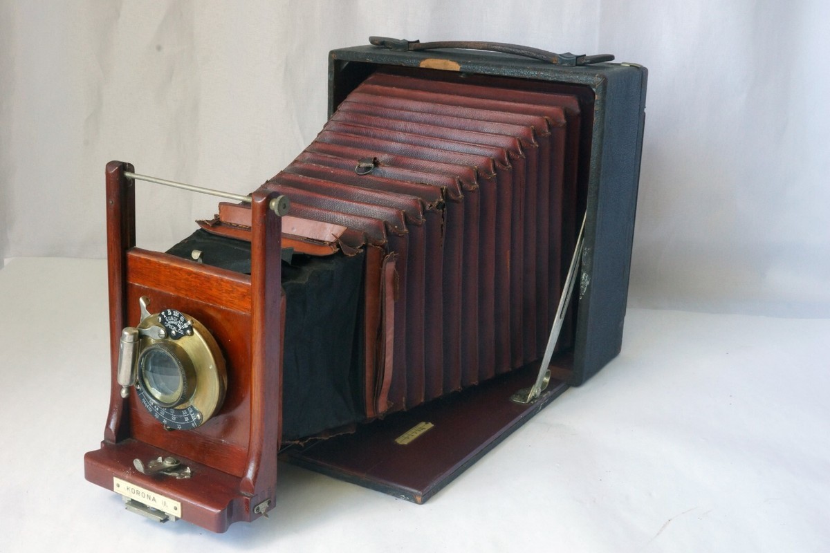 Vintage 1901 Gundlach Optical Korona II, Dry Plate 5x7 Camera Red