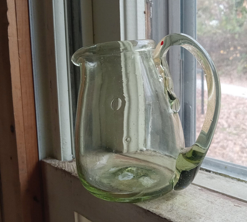 HAND BLOWN GREEN GLASS CREAMER W/APPLIED HANDLE JAMESTOWN 1700s REPRO COPY - Picture 4 of 5