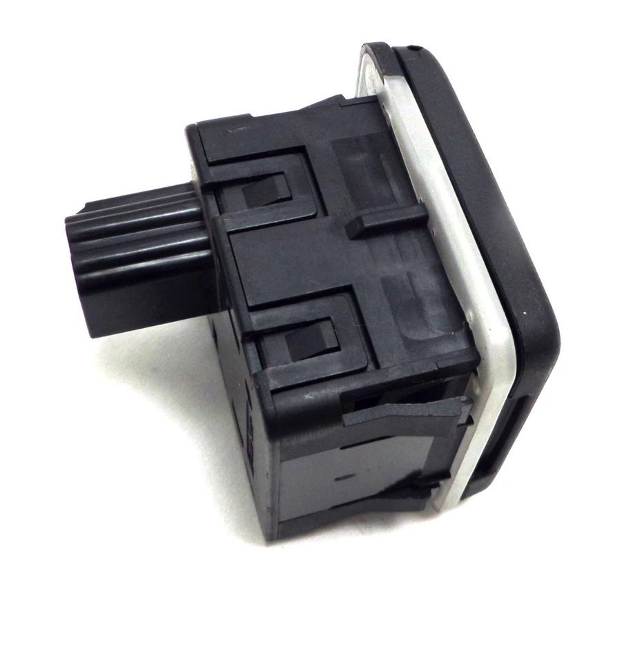 84786104 Floor Console Power Outlet 110v 2021-2023 Escalade Suburban Tahoe Yukon - Image 4 of 4