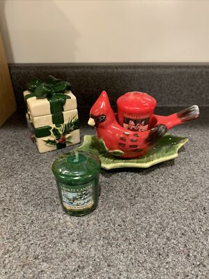 Yankee Candle ,Cardinal Bird Tea Light Candle Holder Holly Leaf Candles