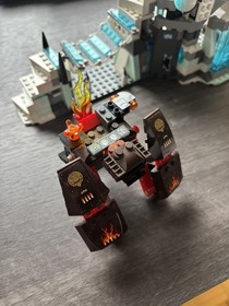 Lego chima Sir fangar&rsquo;s Ice Fortress ( 70147) Looks to be 99% complete